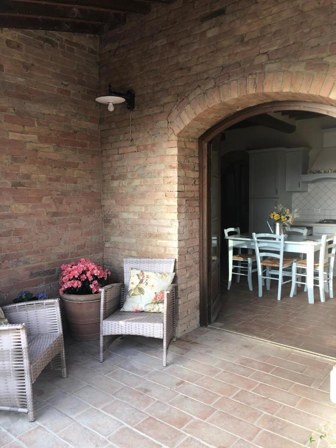 Apartamento La Casina Di Helen Montalcino Exterior foto
